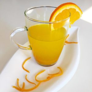 Kurkuma Tee ist das ideale Getränk, wenn Du Deine Gesundheit wieder auf Vordermann bringen willst. Kurkuma fördert die Entgiftung und wirkt antibakteriell. www.mybodyartist.de