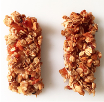 Die Müsliriegel aus dem Supermarkt sind Dir alle zu zuckerhaltig? Kein Problem! Hier findest Du 2 Rezepte für glutenfreie und kohlenhydratarme Müsliriegel! www.mybodyartist.de