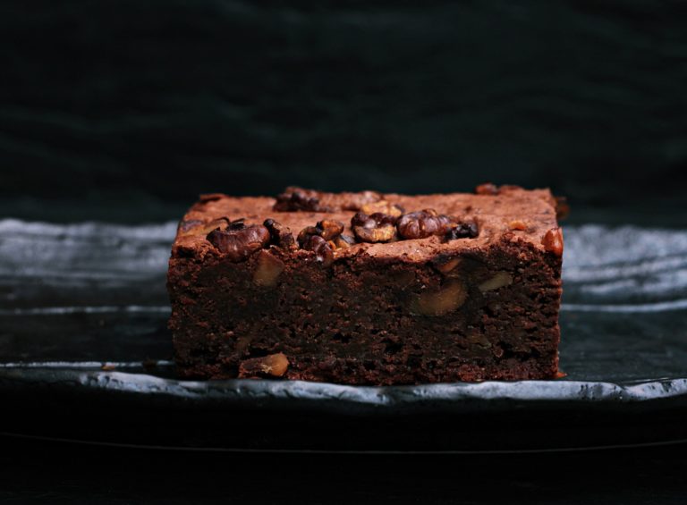 Naschkatzen aufgepasst: mit diesen Protein Brownies müsst ihr nie wieder Angst vor einer Heißhungerattacke haben! Denn diese Brownies sind nämlich nicht nur ohne Zucker, sondern auch glutenfrei und laktosefrei. Das Rezept findet ihr auf www.mybodyartist.de!