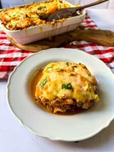 Diese Low Carb Kürbis Lasagne gehört mit Sicherheit zu den besten Rezepten, die wir dieses Jahr kreiert haben. Denn sie schmeckt wirklich unglaublich lecker und ist dazu relativ kalorienarm und hat mega viel Eiweiß. www.mybodyartist.de