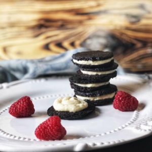 Dieses Rezept für Low Carb Oreo Kekse ist ideal für alle, die sich etwas gesünder ernähren, aber dabei nicht auf Süßes verzichten wollen. www.mybodyartist.de