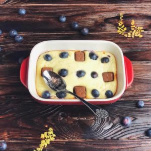 Dieser Low Carb Käsekuchen ist ideal für alle, die sich gerne auch einmal einen kalorienarmen Kuchen gönnen wollen, aber keine Lust haben dafür lange in der Küche zu stehen. www.mybodyartist.de
