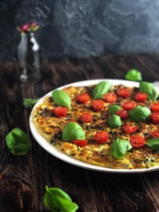 Diese Low Carb Schüttelpizza ist ideal für alle, die etwas auf ihre Figur achten wollen. Denn sie ist nicht nur kalorienarm, sondern macht auch mega satt. www.mybodyartist.de