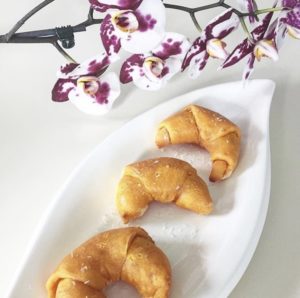 Diese Süßkartoffel Croissants sind der ideale Snack für alle, die sich gerne etwas nährstoffreicher ernähren, aber dabei nicht auf Süßes verzichten wollen. www.mybodyartist.de