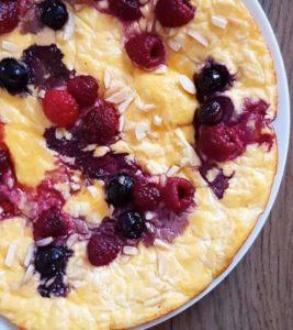 Dieses Low Carb Quark Omelett zählt zu meinen absoluten Lieblings Frühstücksgerichten. Denn es schmeckt nicht nur mega lecker, sondern ist auch sehr eiweißreich und macht einen stundenlang satt. www.mybodyartist.de