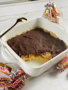 Heute haben wir mal eine mega leckere Protein Twix Bowl für Dich, die Du ganz einfach ohne backen zubereiten kannst.