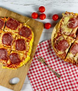 Dieses Low Carb Pizzabrot ist ideal für Dich, wenn Du während Deiner Abnehmphase mal Hunger auf Pizza hast, aber gleichzeitig auch ein paar Kalorien einsparen willst.