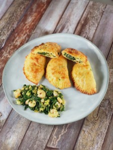 Diese Low Carb Empanada sind nicht nur mega kohlenhydratarm, sondern mit 28 g Eiweiß pro Stück auch eine echte Proteinbombe!