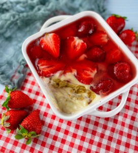 Dieser Low Carb Erdbeerkuchen eignet sich perfekt für alle, die noch rechtzeitig zu ihrem Sommerurlaub ein paar Kilos verlieren möchten, aber sich gleichzeitig auch mal ab und zu etwas Süßes gönnen wollen. www.mybodyartist.de