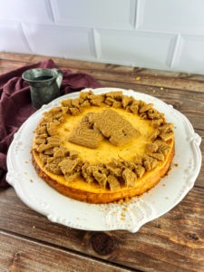 Dieser Low Carb Spekulatius Cheesecake ist ideal für alle, die in der Weihnachtszeit nicht auf Süßes verzichten, aber trotzdem etwas auf ihre Figur achten wollen. Denn er schmeckt nicht nur unglaublich lecker, sondern ist auch mega kalorienarm und enthält richtig viel Eiweiß. www.mybodyartist.de