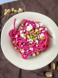 Kennst Du schon den neuen Foodtrend "Pink Pasta"? Wir haben hier einmal eine kalorienarme, eiweißreiche Version entwickelt, die Du unbedingt einmal ausprobieren solltest. www.mybodyartist.de