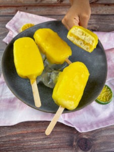 Dieses Protein Solero Exotic Eis zählt zu meinen Lieblingssnacks diesen Sommer. Denn es schmeckt wirklich fast wie das Original und ist zudem kalorienarm und eiweißreich. www.mybodyartist.de