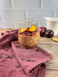 Wenn Du gleich mit guter Laune Deine Diät starten willst, dann solltest Du unbedingt einmal unsere Pflaumen Overnight Oats ausprobieren. www.mybodyartist.de