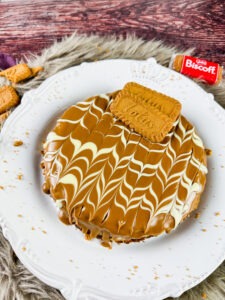 Dieser Lotus Cheesecake ist eine tolle Alternative, wenn Du während Deiner Diät nicht auf Süßes verzichten willst. Anders als die meisten anderen Kuchen von uns, ist er zwar nicht zuckerfrei, wir haben ihn aber so gestaltet, dass Du trotzdem einige Kalorien sparen kannst. www.mybodyartist.de