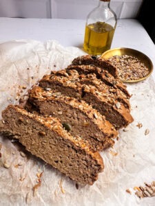 Dieses Linsenbrot ist perfekt für alle, die abnehmen wollen. Denn es ist nicht nur kalorienarm, sondern auch mega ballaststoffreich und fördert dadurch Deine Darmgesundheit und erhöht Dein Sättigungsgefühl. www.mybodyartist.de